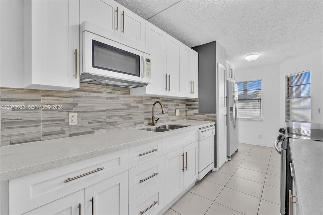 For Sale: $250,000 (2 beds, 2 baths, 1100 Square Feet)