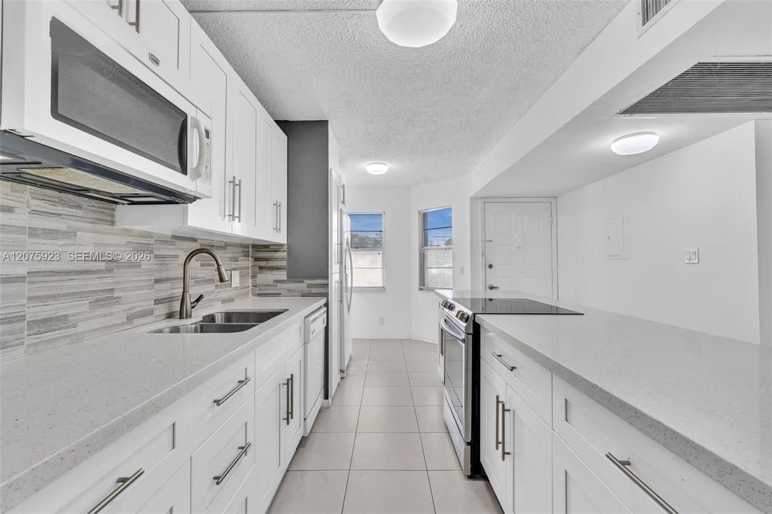For Sale: $250,000 (2 beds, 2 baths, 1100 Square Feet)
