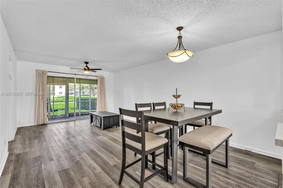 For Sale: $250,000 (2 beds, 2 baths, 1100 Square Feet)