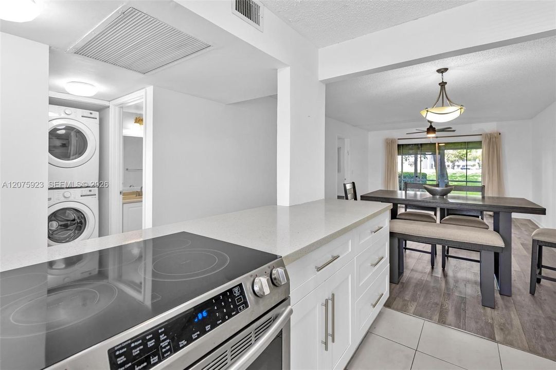 For Sale: $250,000 (2 beds, 2 baths, 1100 Square Feet)