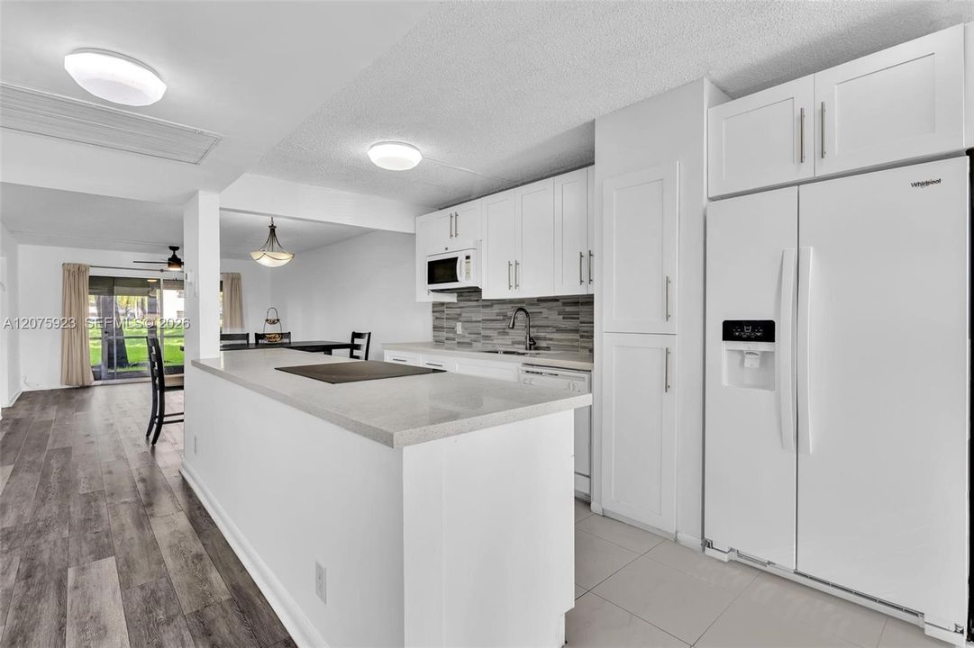 For Sale: $250,000 (2 beds, 2 baths, 1100 Square Feet)