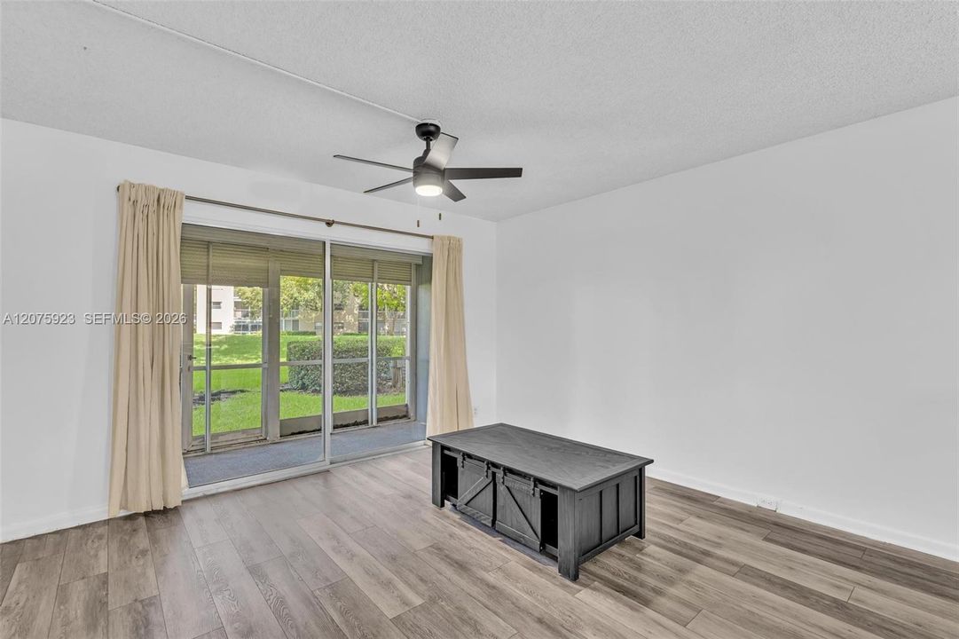 For Sale: $250,000 (2 beds, 2 baths, 1100 Square Feet)