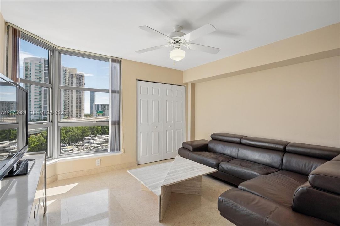 En Venta: $579,000 (2 camas, 2 baños, 1464 Pies cuadrados)