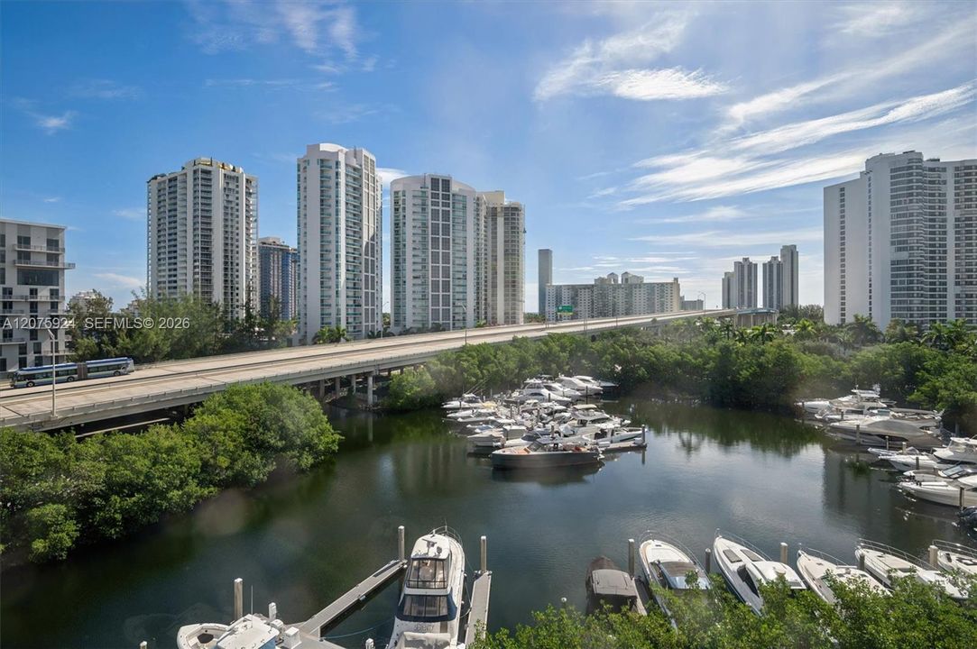 En Venta: $579,000 (2 camas, 2 baños, 1464 Pies cuadrados)