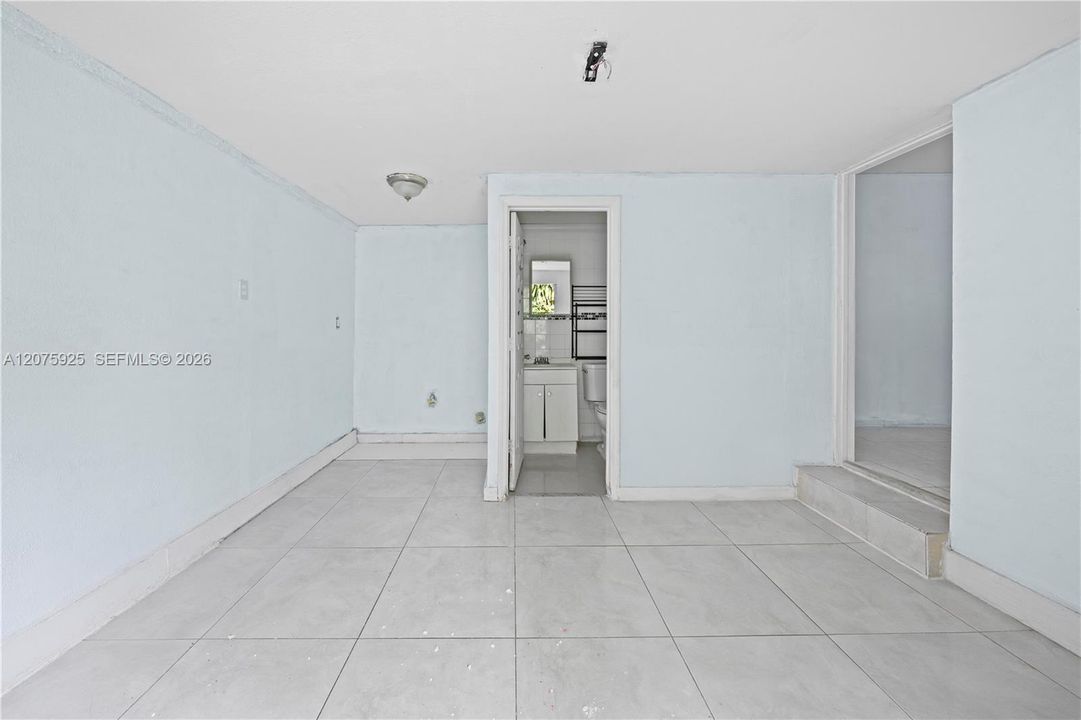 En Venta: $460,000 (4 camas, 2 baños, 1902 Pies cuadrados)