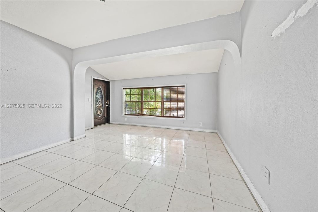 En Venta: $460,000 (4 camas, 2 baños, 1902 Pies cuadrados)