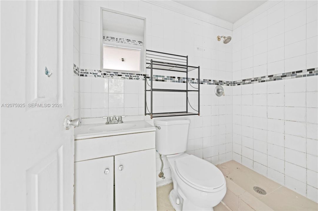 En Venta: $460,000 (4 camas, 2 baños, 1902 Pies cuadrados)