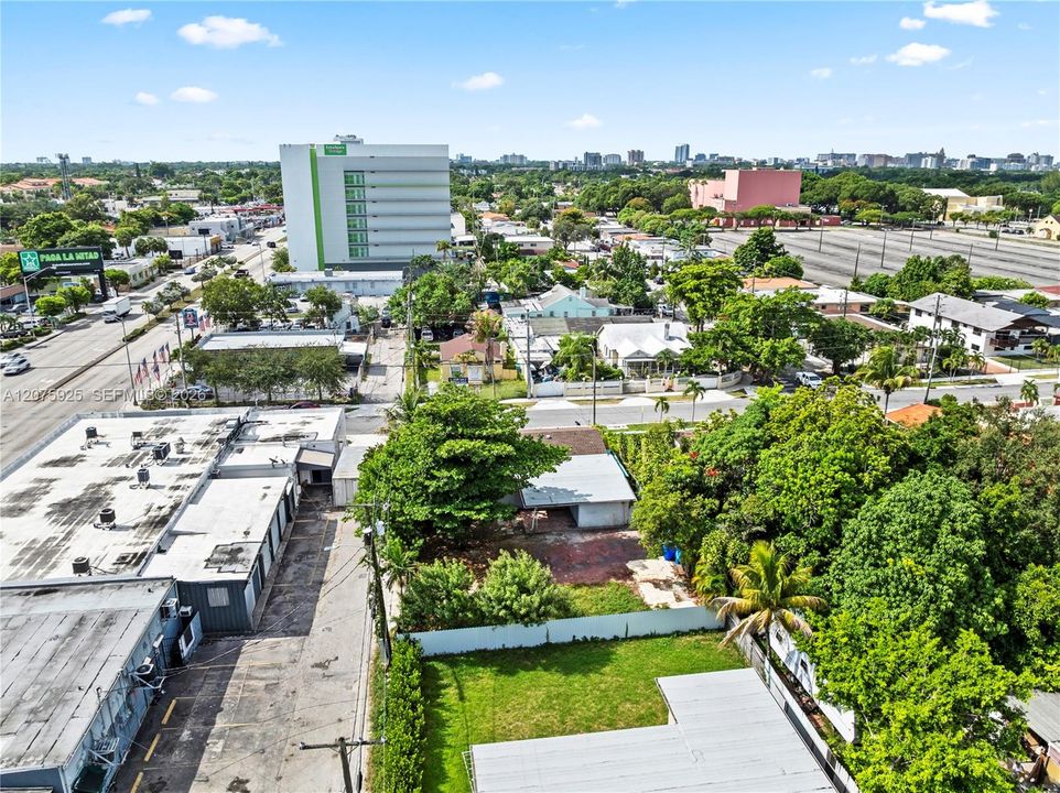 En Venta: $460,000 (4 camas, 2 baños, 1902 Pies cuadrados)