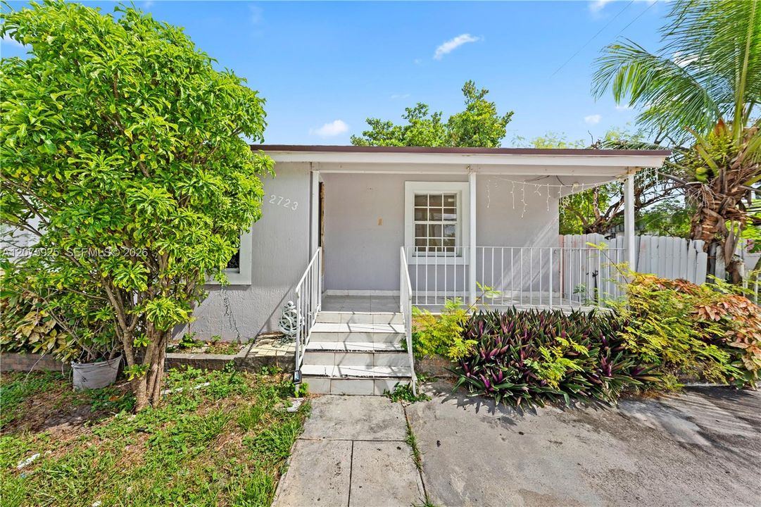 En Venta: $460,000 (4 camas, 2 baños, 1902 Pies cuadrados)