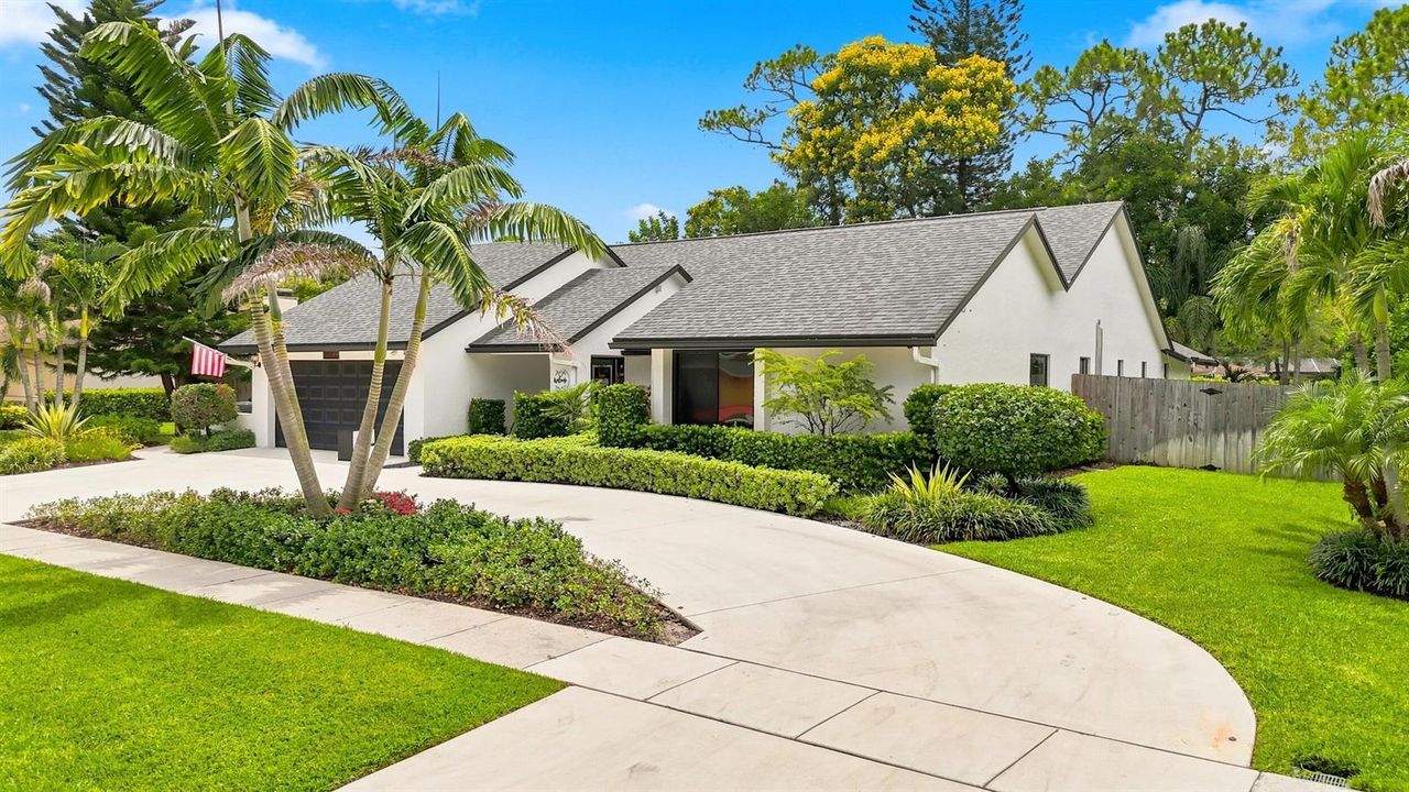 Front Exterior & Landscaping
