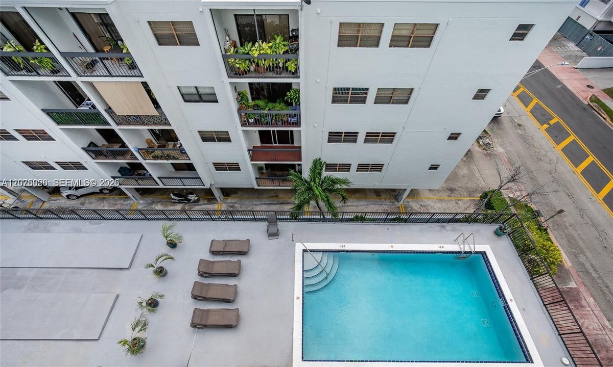 For Rent: $2,400 (1 beds, 1 baths, 581 Square Feet)
