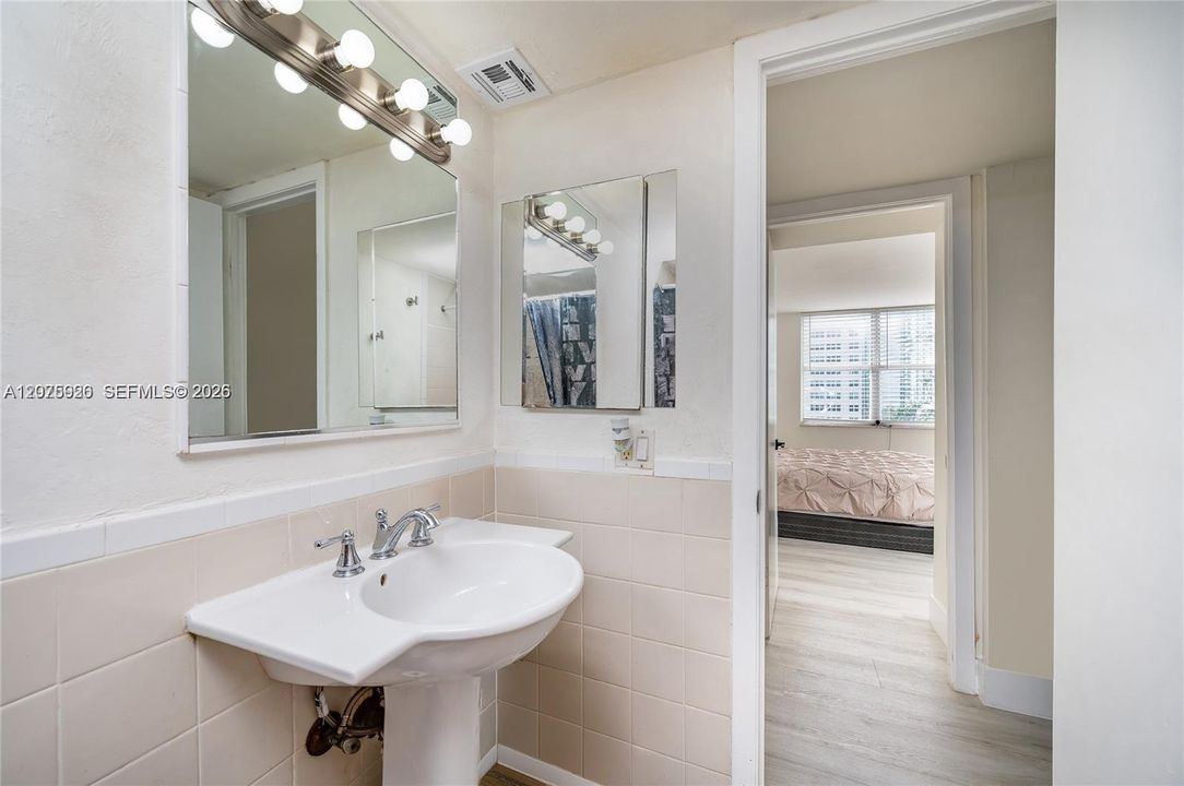 For Rent: $2,400 (1 beds, 1 baths, 581 Square Feet)
