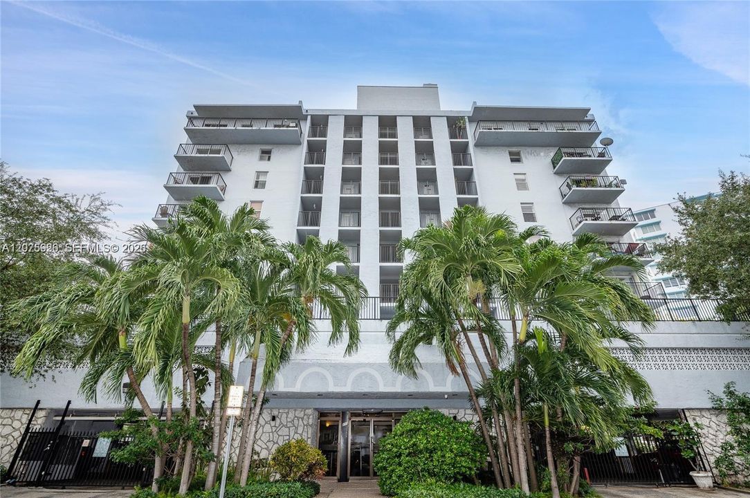 For Rent: $2,400 (1 beds, 1 baths, 581 Square Feet)