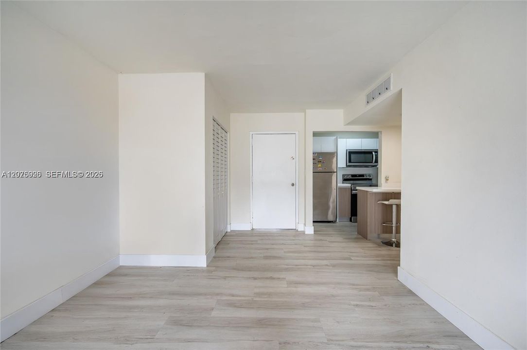 For Rent: $2,400 (1 beds, 1 baths, 581 Square Feet)
