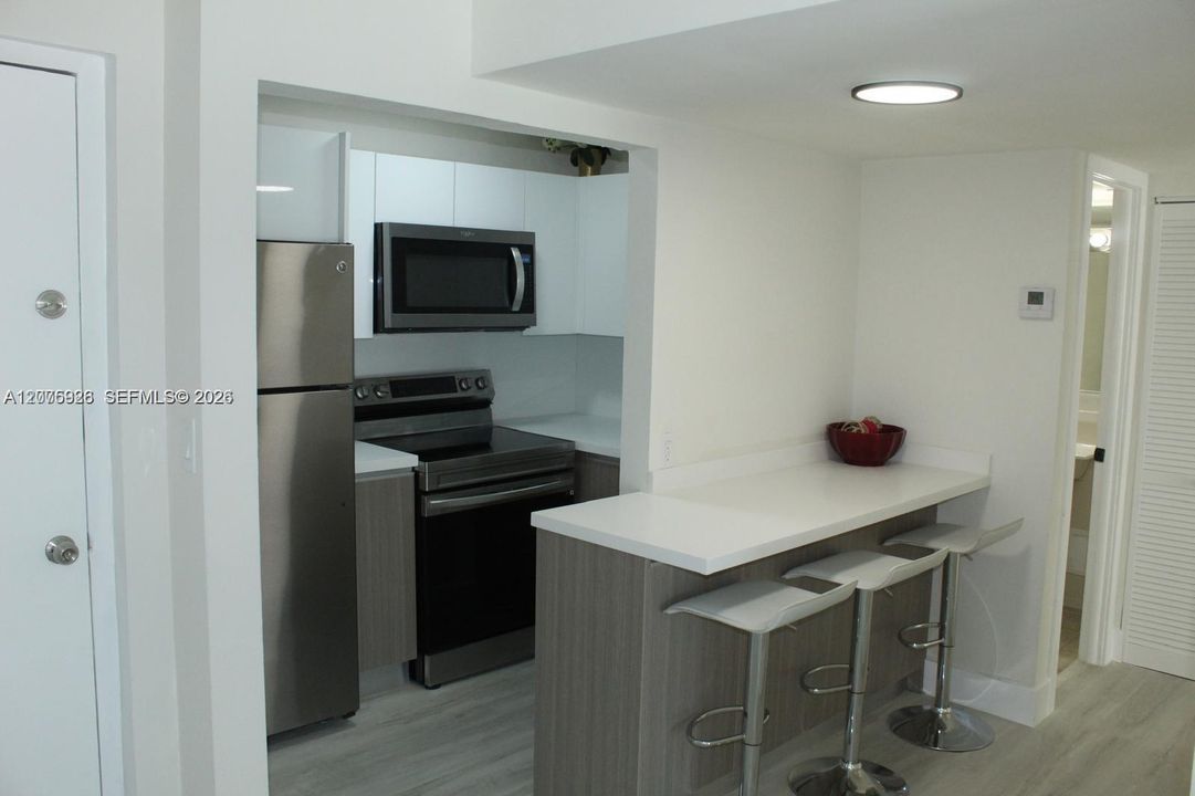 For Rent: $2,400 (1 beds, 1 baths, 581 Square Feet)