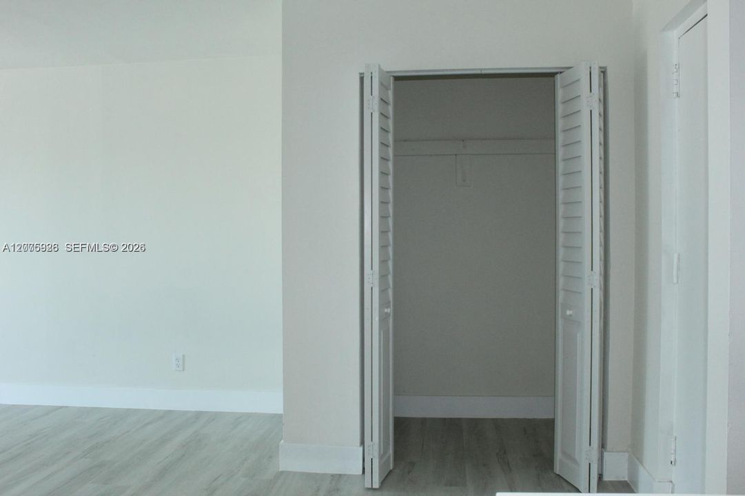 For Rent: $2,400 (1 beds, 1 baths, 581 Square Feet)