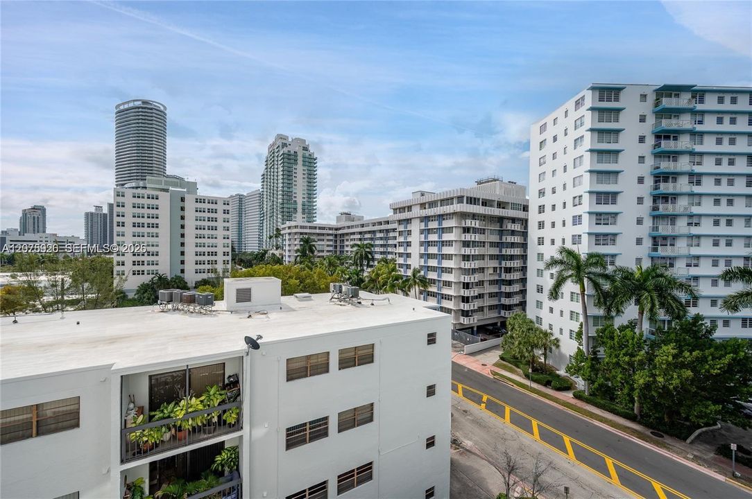 For Rent: $2,400 (1 beds, 1 baths, 581 Square Feet)