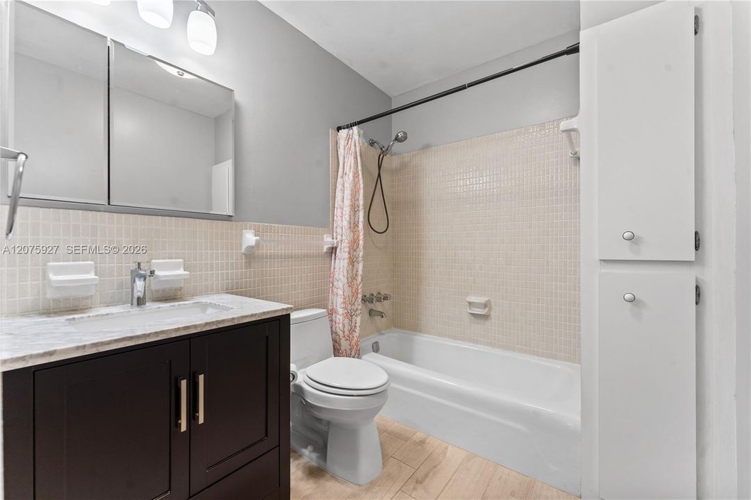 En Venta: $245,000 (2 camas, 2 baños, 1100 Pies cuadrados)