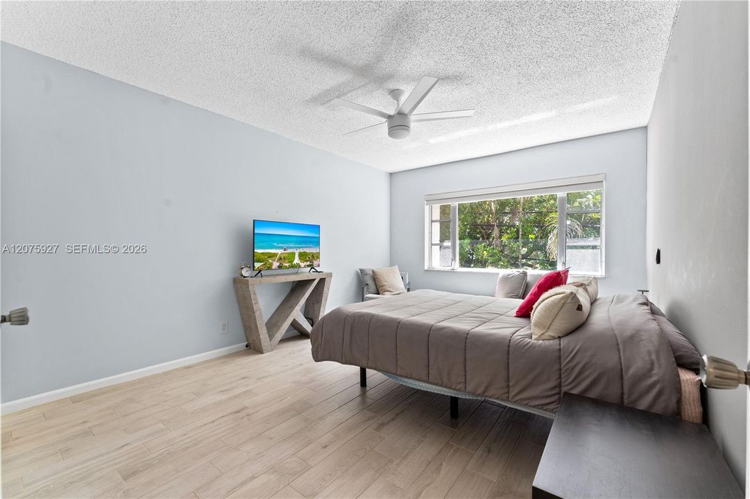 En Venta: $245,000 (2 camas, 2 baños, 1100 Pies cuadrados)