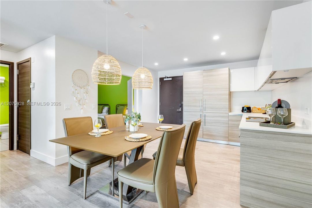 For Sale: $479,000 (1 beds, 1 baths, 835 Square Feet)
