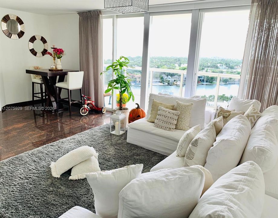 For Rent: $5,400 (2 beds, 2 baths, 1220 Square Feet)