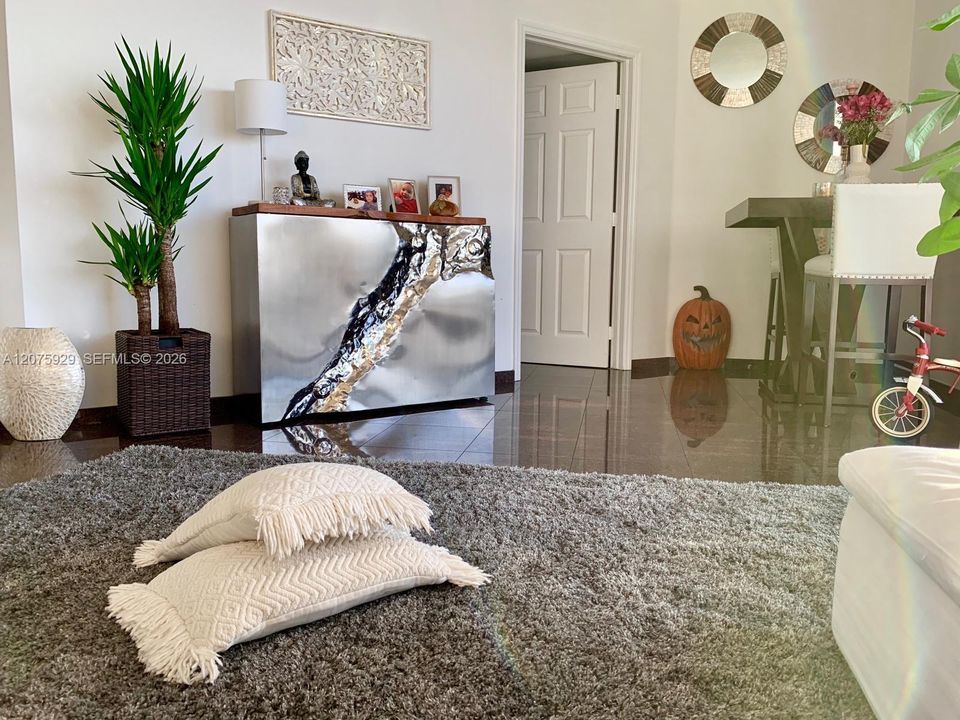 For Rent: $5,400 (2 beds, 2 baths, 1220 Square Feet)