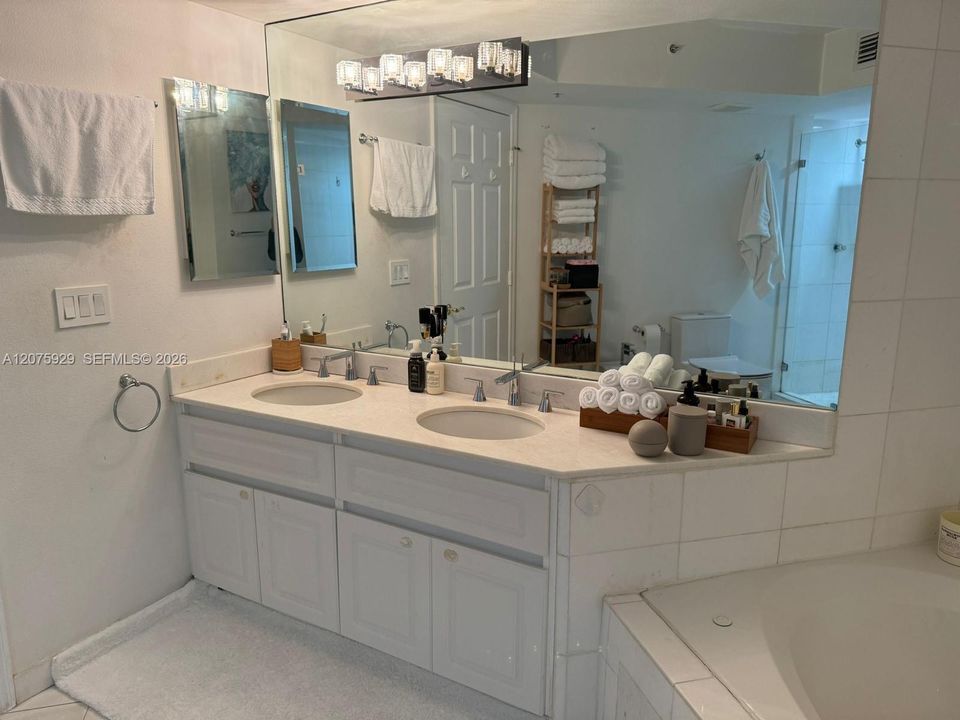 For Rent: $5,400 (2 beds, 2 baths, 1220 Square Feet)