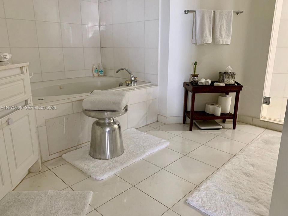 For Rent: $5,400 (2 beds, 2 baths, 1220 Square Feet)