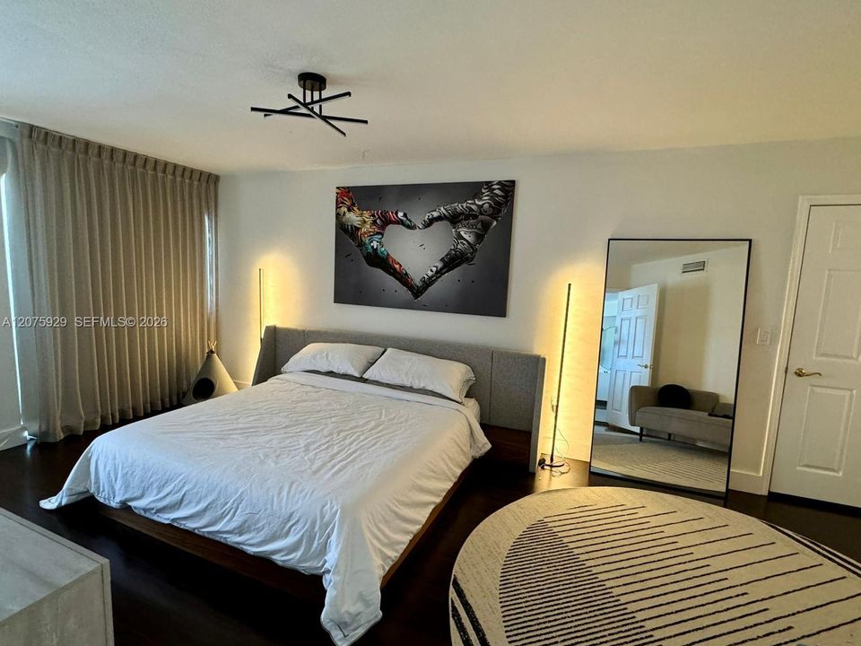 For Rent: $5,400 (2 beds, 2 baths, 1220 Square Feet)