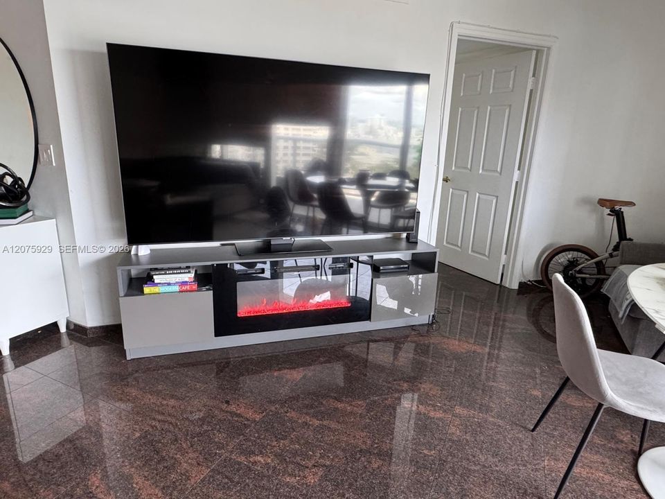 For Rent: $5,400 (2 beds, 2 baths, 1220 Square Feet)