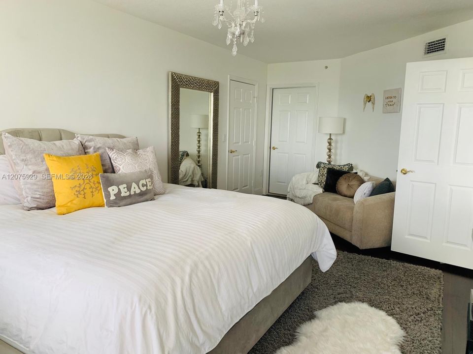 For Rent: $5,400 (2 beds, 2 baths, 1220 Square Feet)