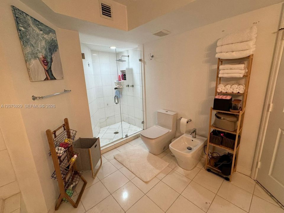 For Rent: $5,400 (2 beds, 2 baths, 1220 Square Feet)