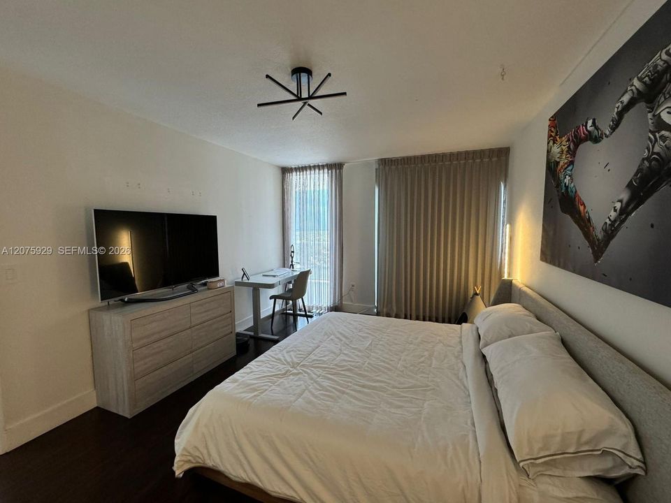 For Rent: $5,400 (2 beds, 2 baths, 1220 Square Feet)