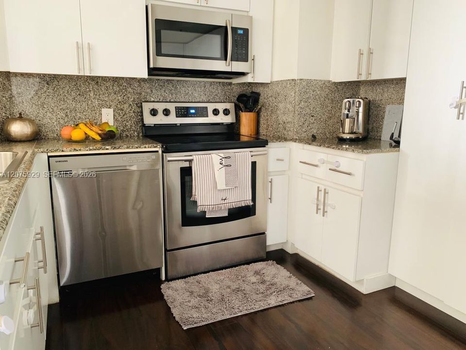 For Rent: $5,400 (2 beds, 2 baths, 1220 Square Feet)