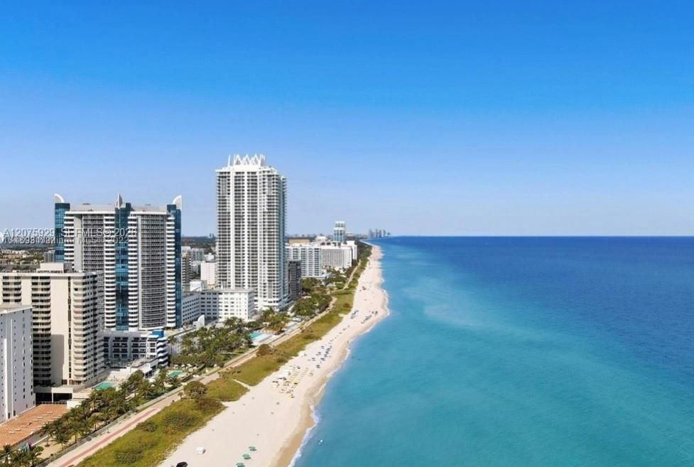 For Rent: $5,400 (2 beds, 2 baths, 1220 Square Feet)