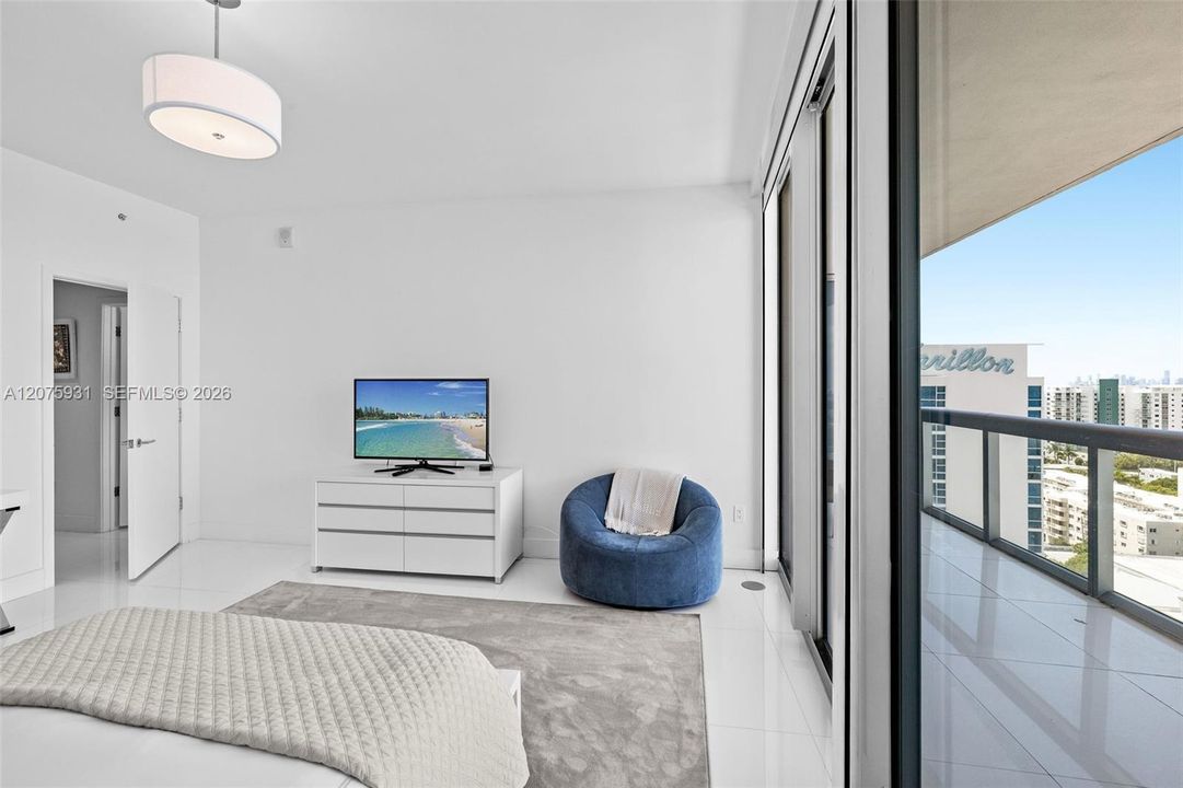 For Sale: $2,775,000 (3 beds, 3 baths, 2050 Square Feet)