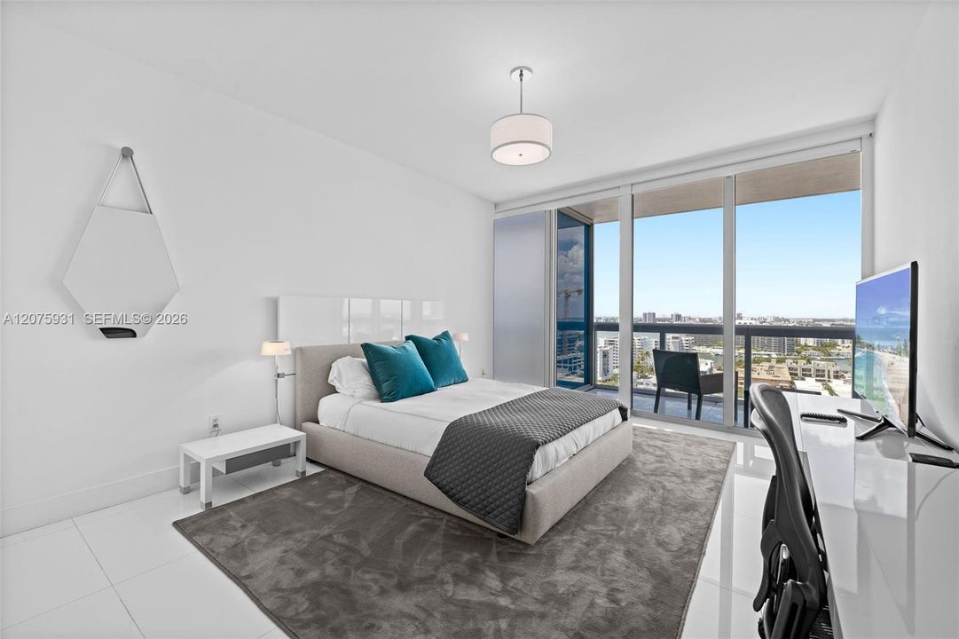 For Sale: $2,775,000 (3 beds, 3 baths, 2050 Square Feet)