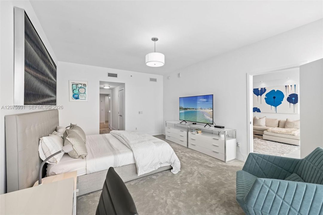 For Sale: $2,775,000 (3 beds, 3 baths, 2050 Square Feet)