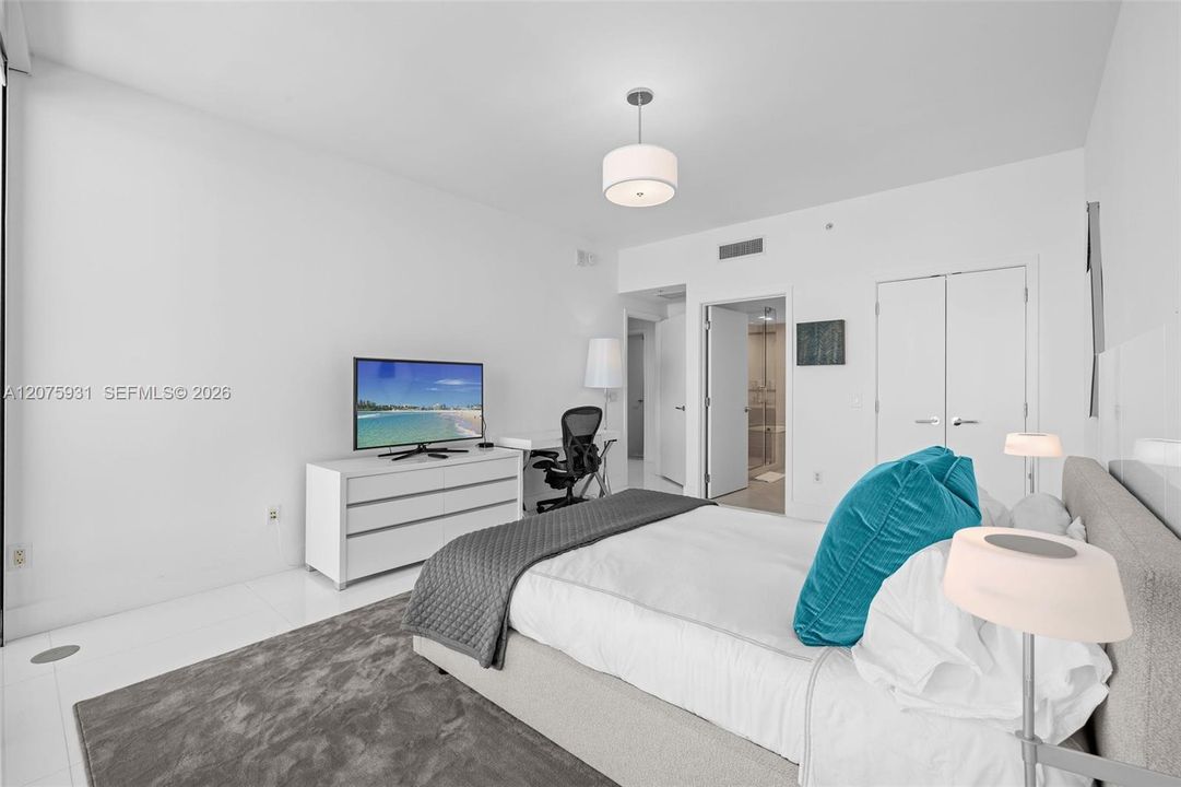 For Sale: $2,775,000 (3 beds, 3 baths, 2050 Square Feet)