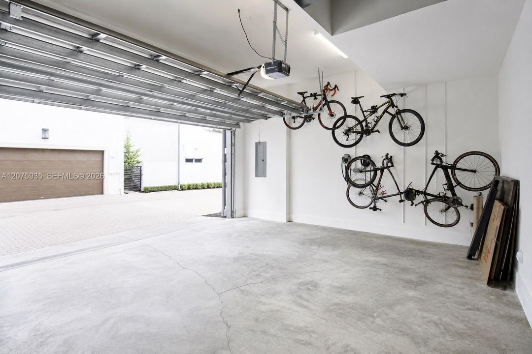 En Venta: $1,380,000 (4 camas, 3 baños, 3077 Pies cuadrados)