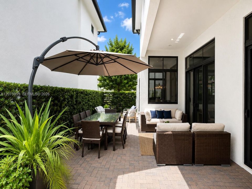 En Venta: $1,380,000 (4 camas, 3 baños, 3077 Pies cuadrados)