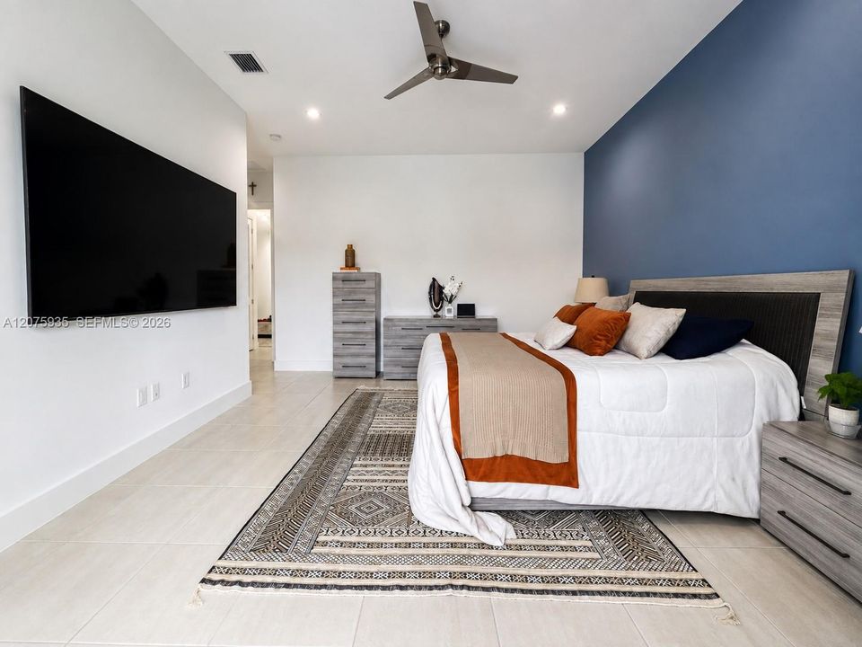 En Venta: $1,380,000 (4 camas, 3 baños, 3077 Pies cuadrados)