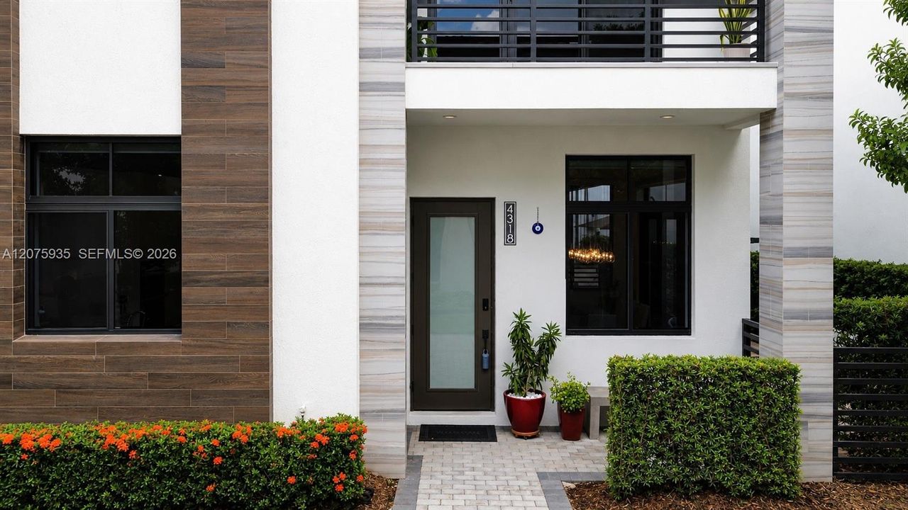 En Venta: $1,380,000 (4 camas, 3 baños, 3077 Pies cuadrados)
