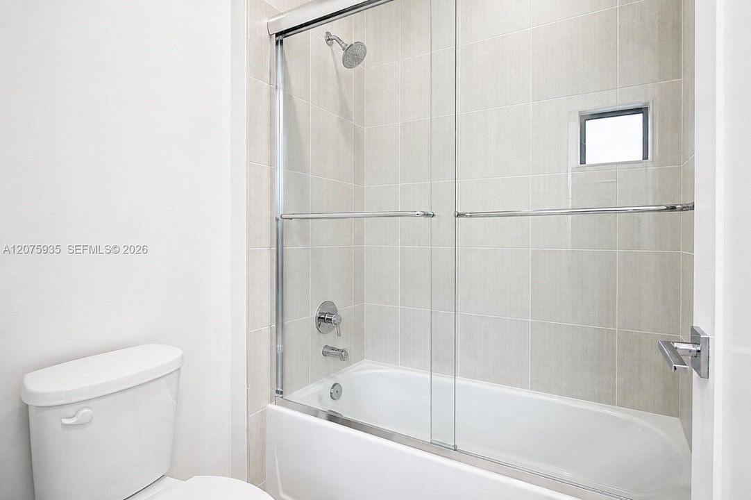 En Venta: $1,380,000 (4 camas, 3 baños, 3077 Pies cuadrados)