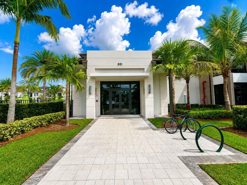 En Venta: $1,380,000 (4 camas, 3 baños, 3077 Pies cuadrados)