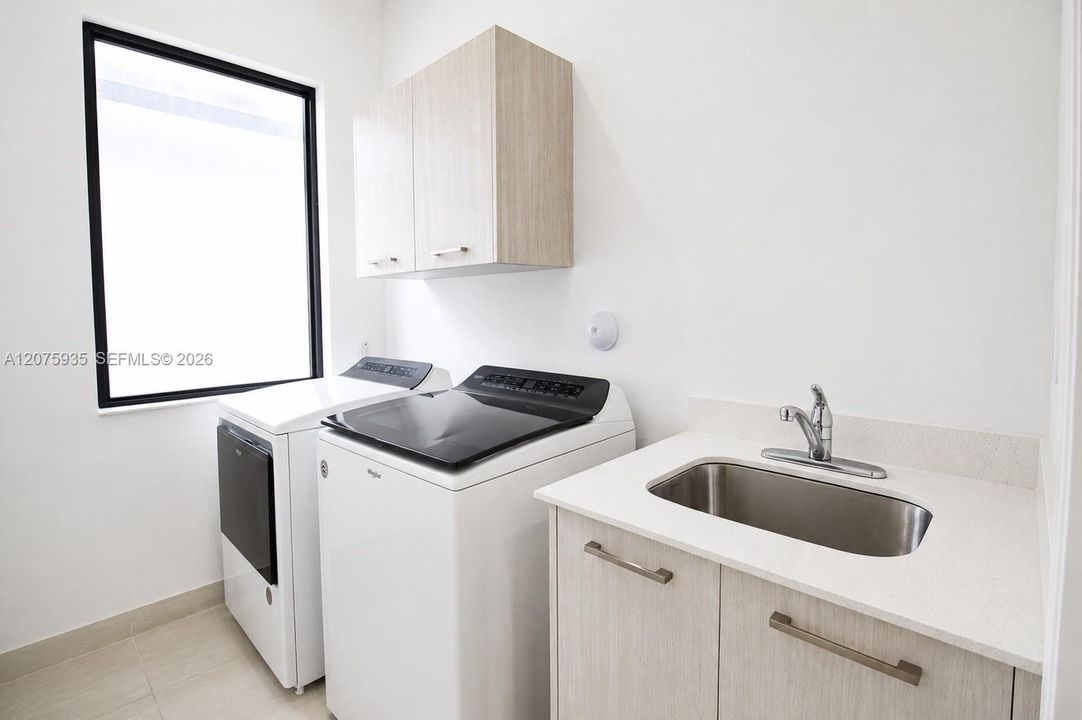 En Venta: $1,380,000 (4 camas, 3 baños, 3077 Pies cuadrados)