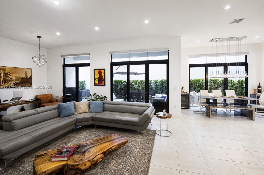 En Venta: $1,380,000 (4 camas, 3 baños, 3077 Pies cuadrados)