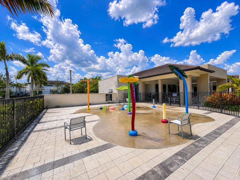 En Venta: $1,380,000 (4 camas, 3 baños, 3077 Pies cuadrados)