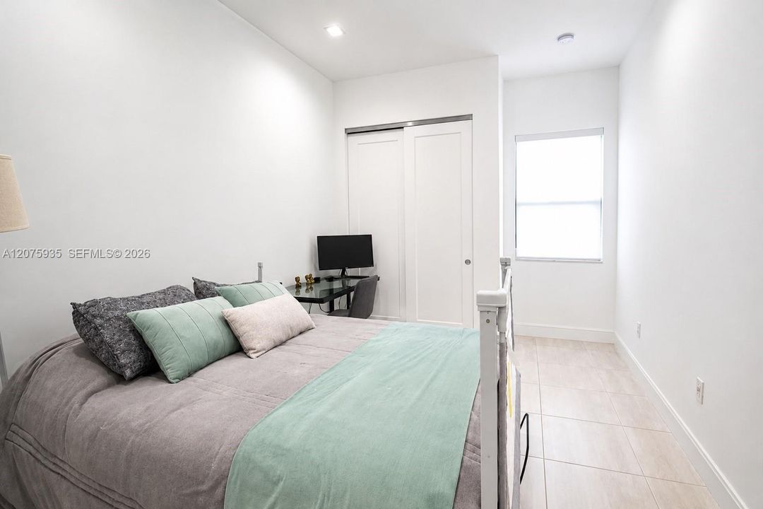 En Venta: $1,380,000 (4 camas, 3 baños, 3077 Pies cuadrados)