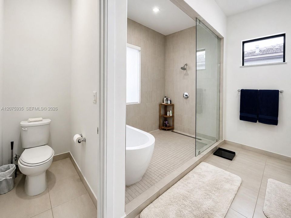 En Venta: $1,380,000 (4 camas, 3 baños, 3077 Pies cuadrados)